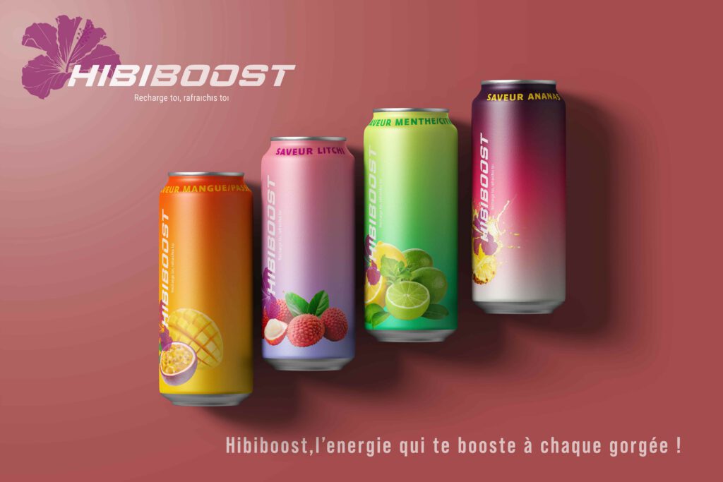 Image de mockup avec les 4 cannettes gout citron, mangue passtion, leetchi ,ananas avec l'identité d'hibiboost avec le slogant "Hibiboost, l'energie qui te booste à chaque gorgée
